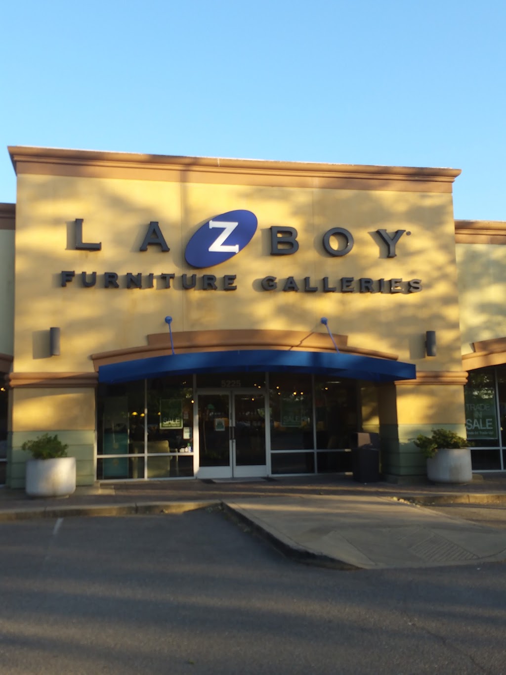 La-Z-Boy Furniture Galleries | 5225 Johnson Dr, Pleasanton, CA 94588, USA | Phone: (925) 463-1243