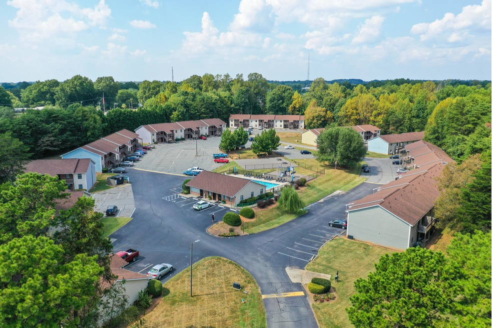 Country Club Apartment Homes | 900 W Wilson Ave, Mooresville, NC 28117, USA | Phone: (704) 736-3323