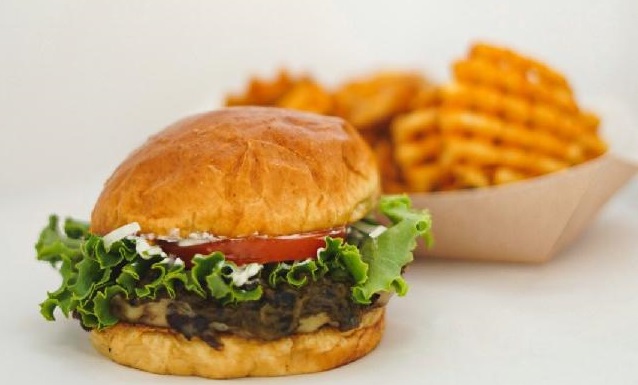 Big Dip Burgers | 725 E Walled Lake Dr, Walled Lake, MI 48390, USA | Phone: (248) 956-8683