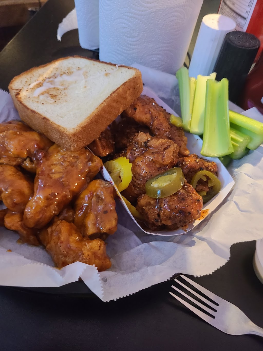 Apex Wings | 518 E Williams St, Apex, NC 27502, USA | Phone: (919) 387-0082