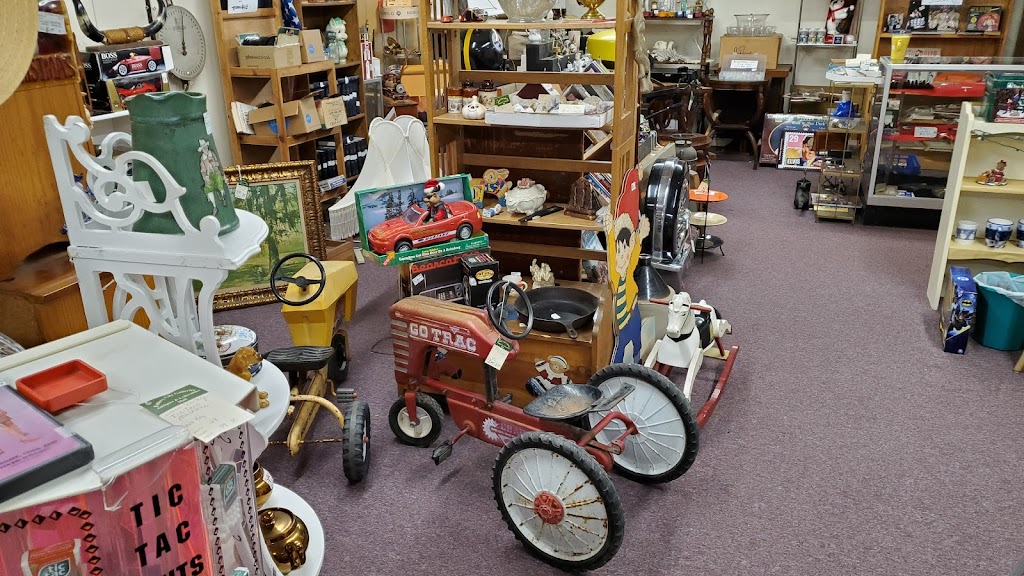 Pottery City Galleries (Antiques Mall) | 409 Washington St, East Liverpool, OH 43920, USA | Phone: (330) 385-6933