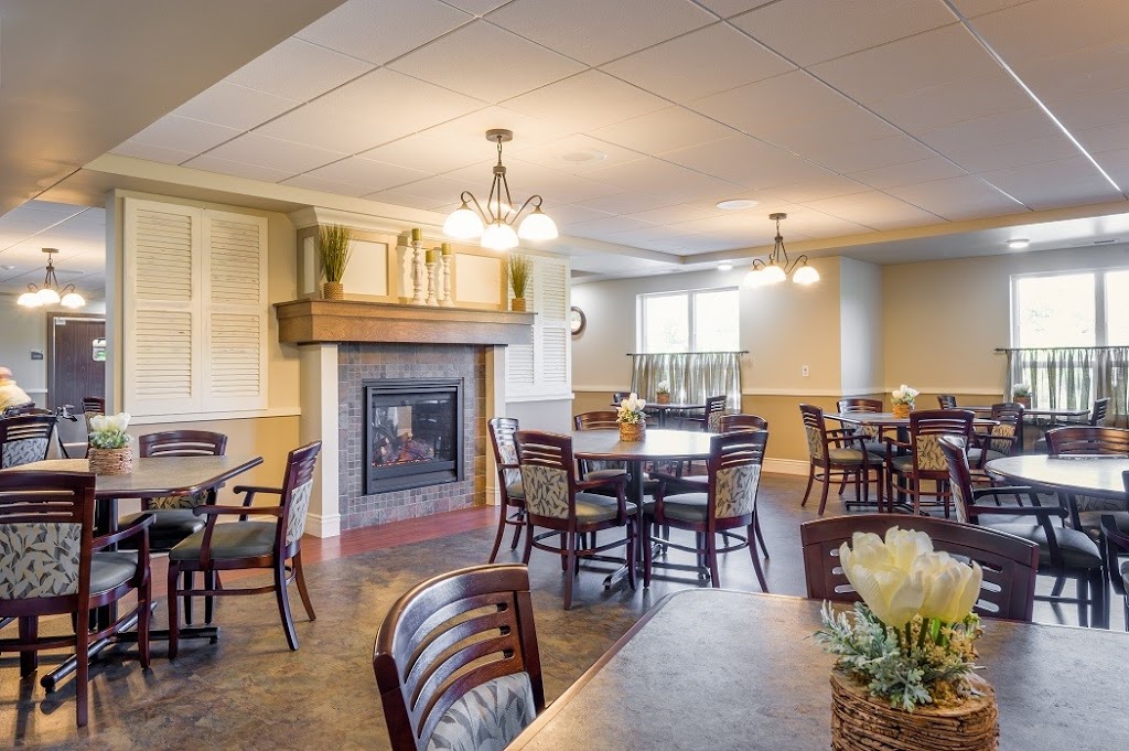 Deephaven Woods Senior living | 18025 Minnetonka Blvd, Wayzata, MN 55391, USA | Phone: (952) 288-2187