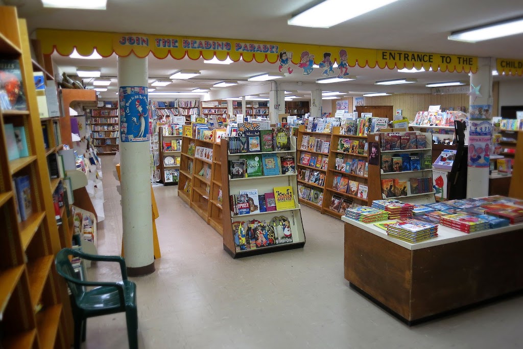 Haslams Book Store Inc | 2025 Central Ave, St. Petersburg, FL 33713, USA | Phone: (727) 822-8616