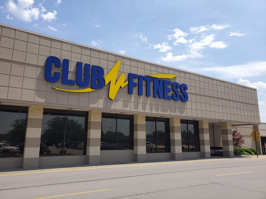 Club Fitness - Belleville | 20 Carlyle Plaza Dr, Belleville, IL 62221, USA | Phone: (618) 235-2687