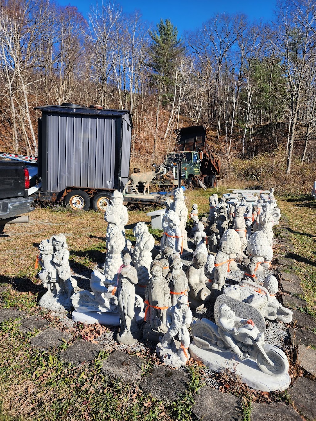 Hoosick Statuary & Distribution Inc | 3909 NY-7, Hoosick Falls, NY 12090, USA | Phone: (518) 686-7911