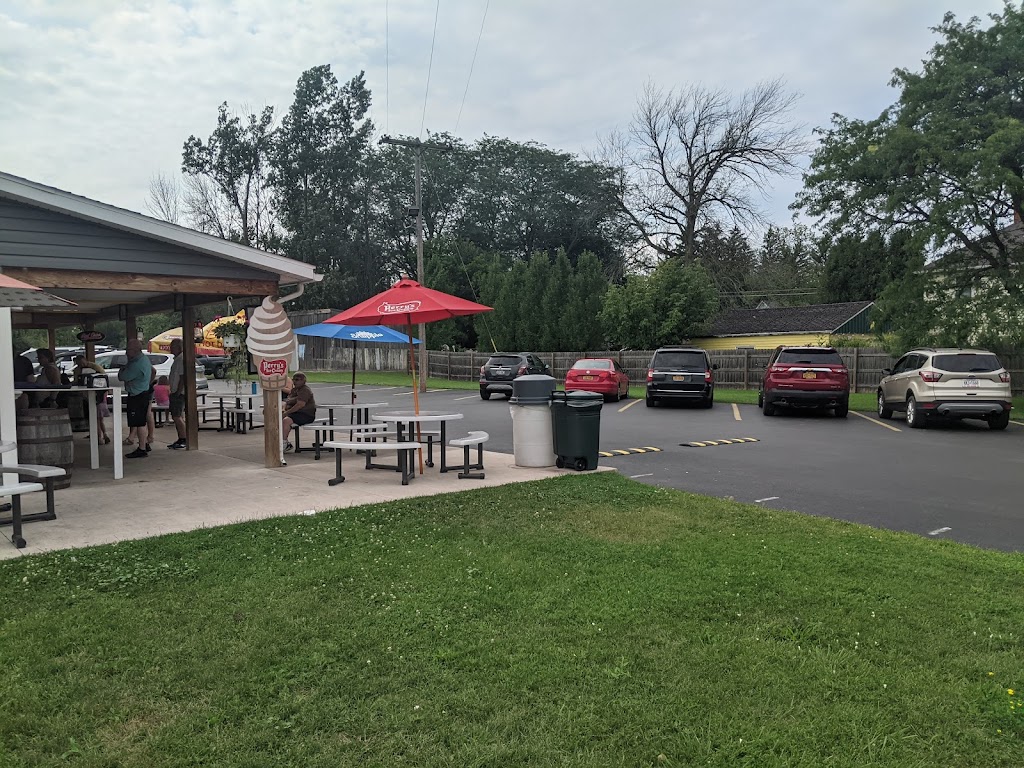 Hojack Ice Cream Shack | 151 N Main St, Lyndonville, NY 14098, USA | Phone: (585) 765-1168