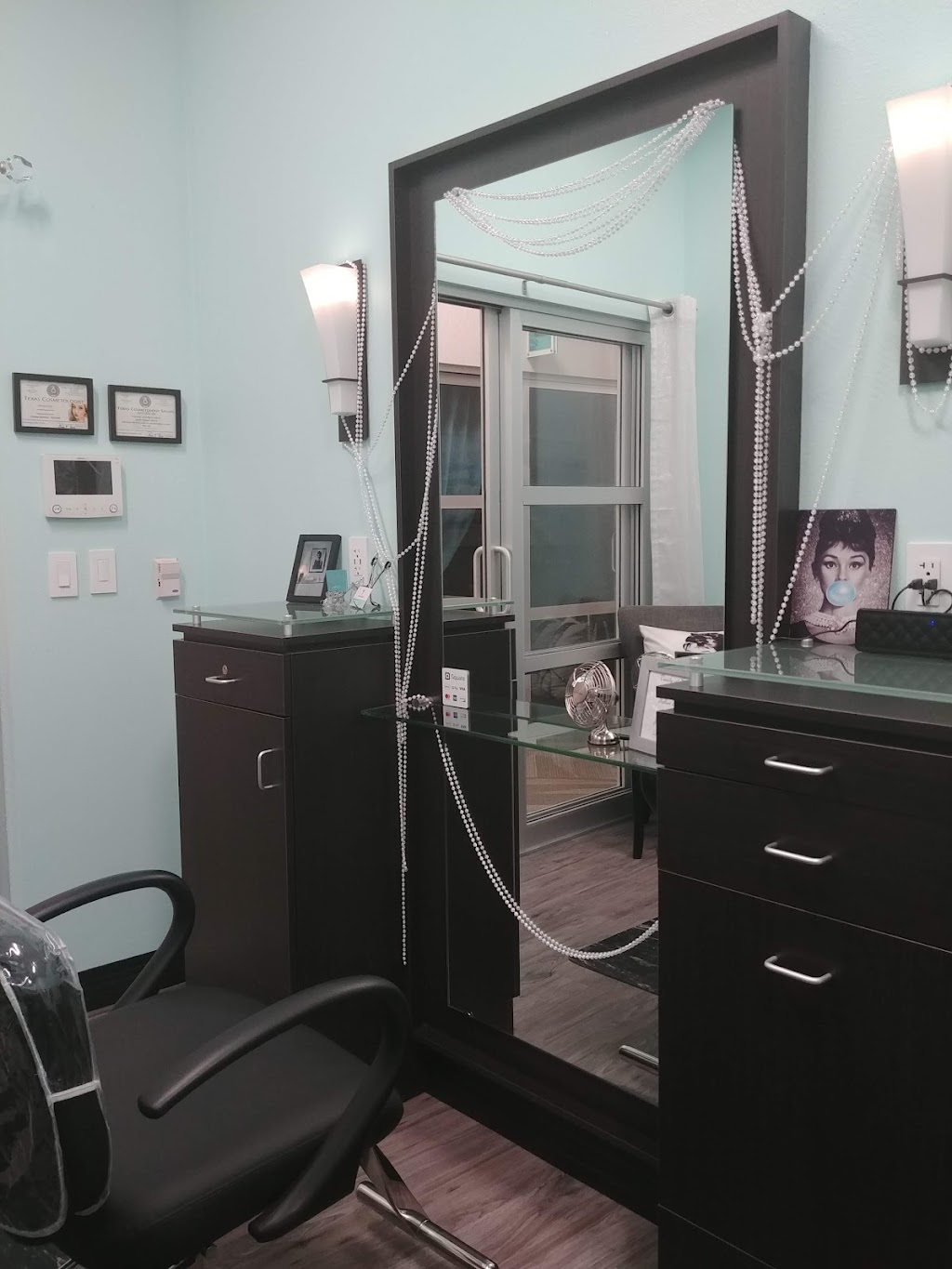 Vanity at Stephanies | 1928 TX-46 Unit 105, New Braunfels, TX 78132, USA | Phone: (830) 486-1356