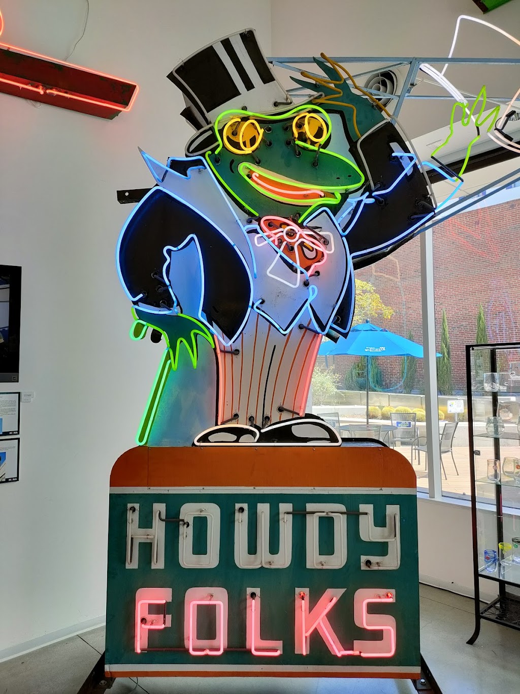 Museum of Neon Art | 216 S Brand Blvd, Glendale, CA 91204, USA | Phone: (818) 696-2149