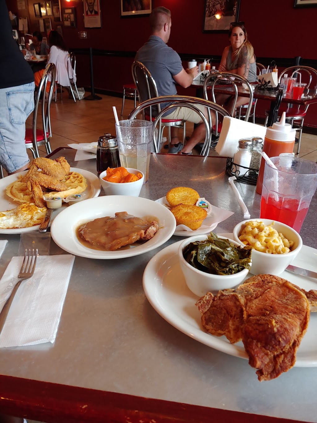 EllaEms Soul Food | Revere Marketplace, 775 W Craig Rd, North Las Vegas, NV 89032, USA | Phone: (702) 823-4444