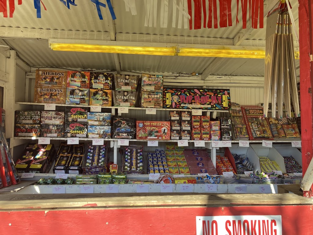 County Line - Fireworks | 11596 TX-34, Quinlan, TX 75474, USA | Phone: (903) 274-5617