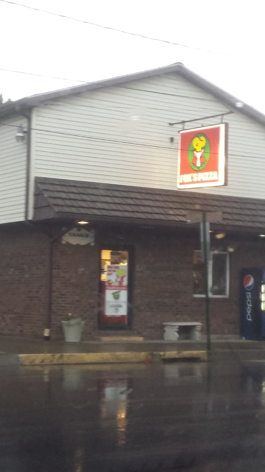 Foxs Pizza Den | 100 A Main St, Smithfield, PA 15478, USA | Phone: (724) 569-1650
