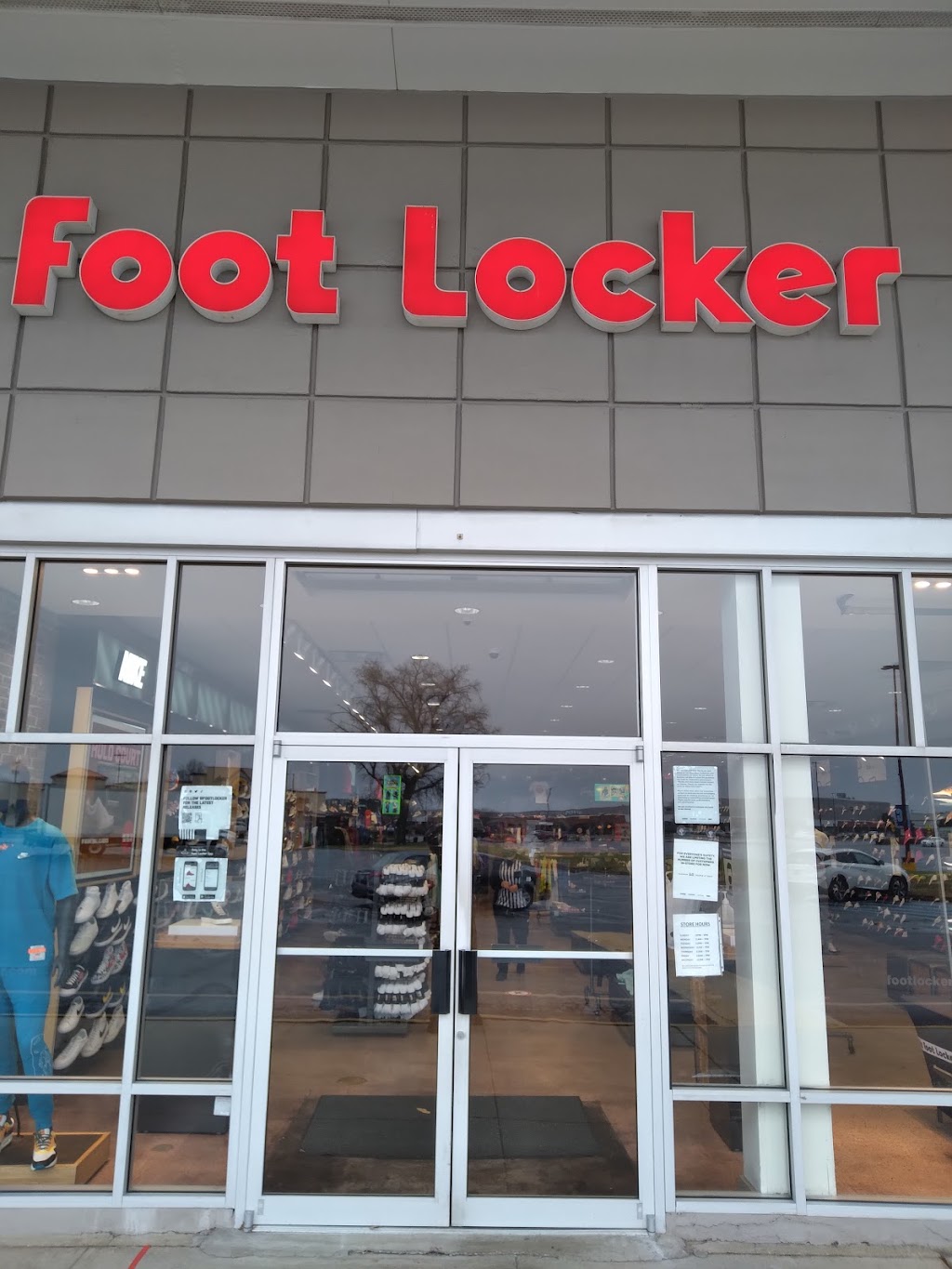 Foot Locker | 5900 E Virginia Beach Blvd Suite 32, Norfolk, VA 23502, USA | Phone: (757) 466-1561