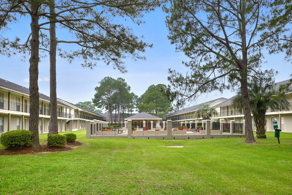 Ole London Towne Apartments | 1680 ONeal Ln, Baton Rouge, LA 70816, USA | Phone: (225) 341-4777