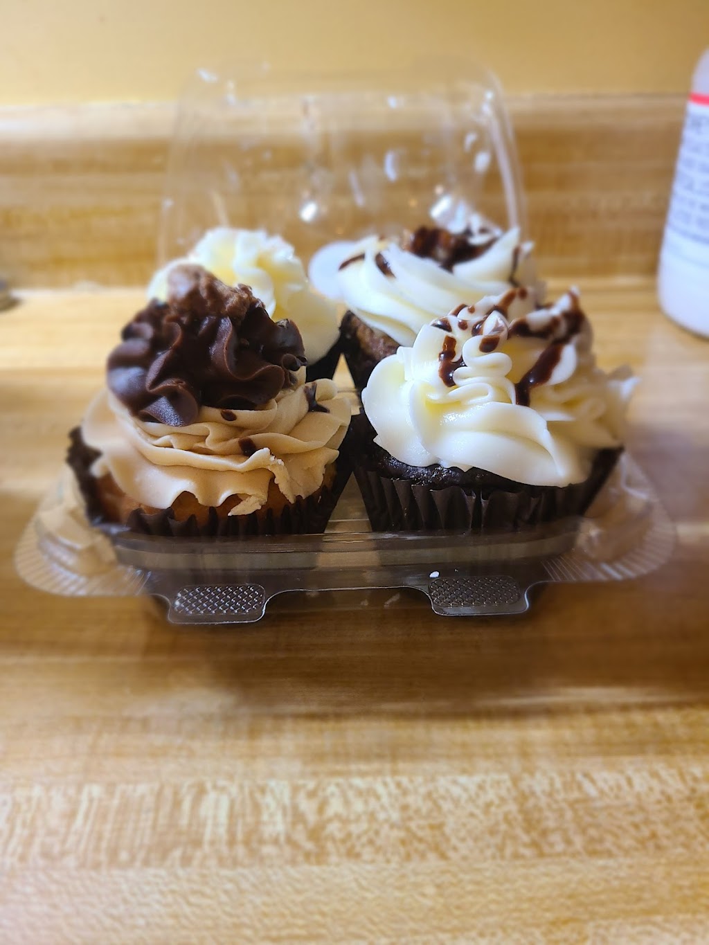 Cravings Cupcakery | 12367 Dillingham Square, Woodbridge, VA 22192, USA | Phone: (571) 589-8652