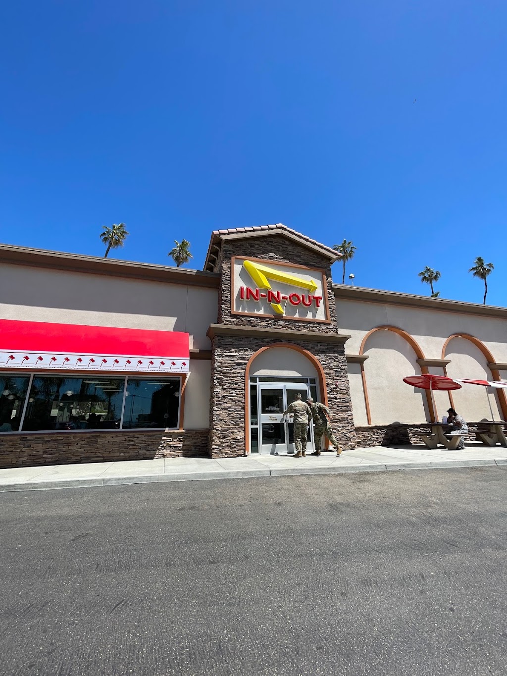 In-N-Out Burger | 936 N Coast Hwy, Oceanside, CA 92054, USA | Phone: (800) 786-1000