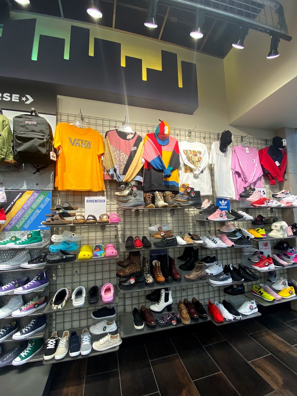 Journeys | 1 Crossgates Mall Rd, Albany, NY 12203, USA | Phone: (518) 456-6198