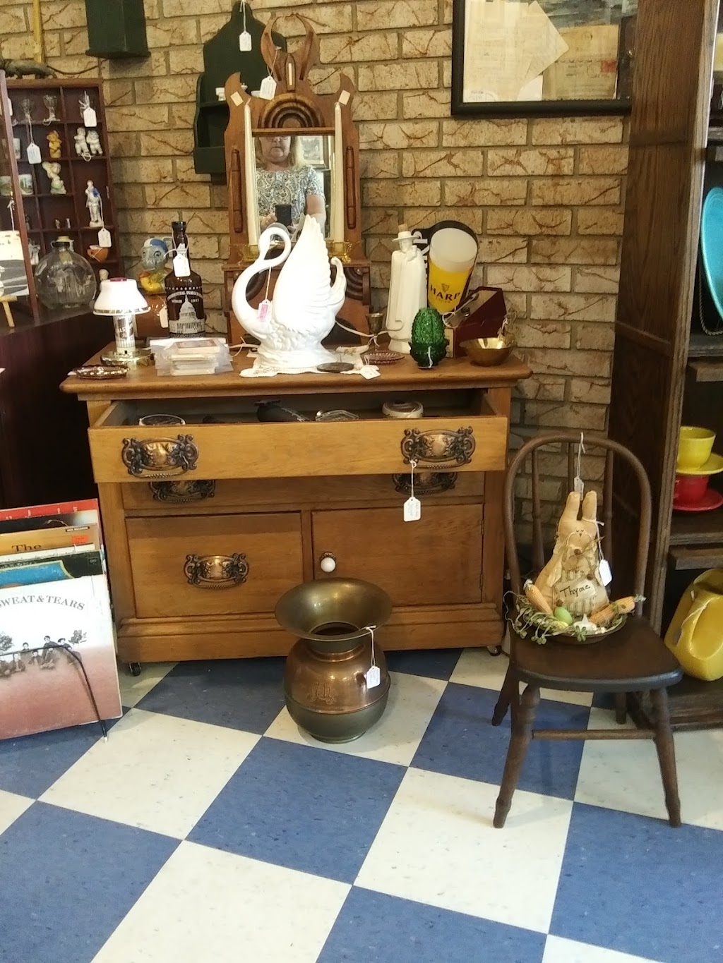 Riverwalk Antiques | 308 W Crawford Ave, Connellsville, PA 15425, USA | Phone: (724) 707-9554