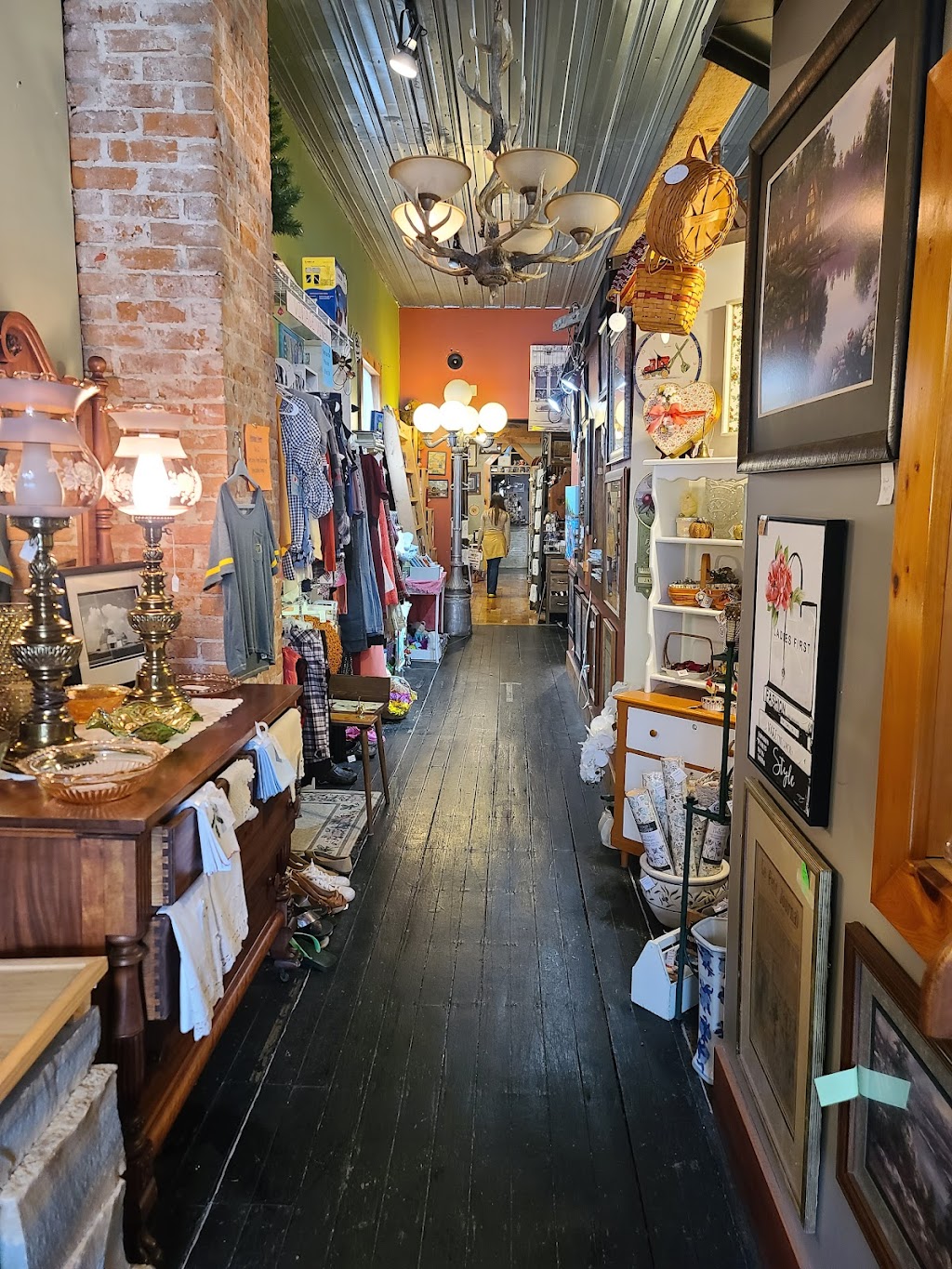136 Vintage | 115 N Washington St, St Croix Falls, WI 54024, USA | Phone: (715) 483-0030