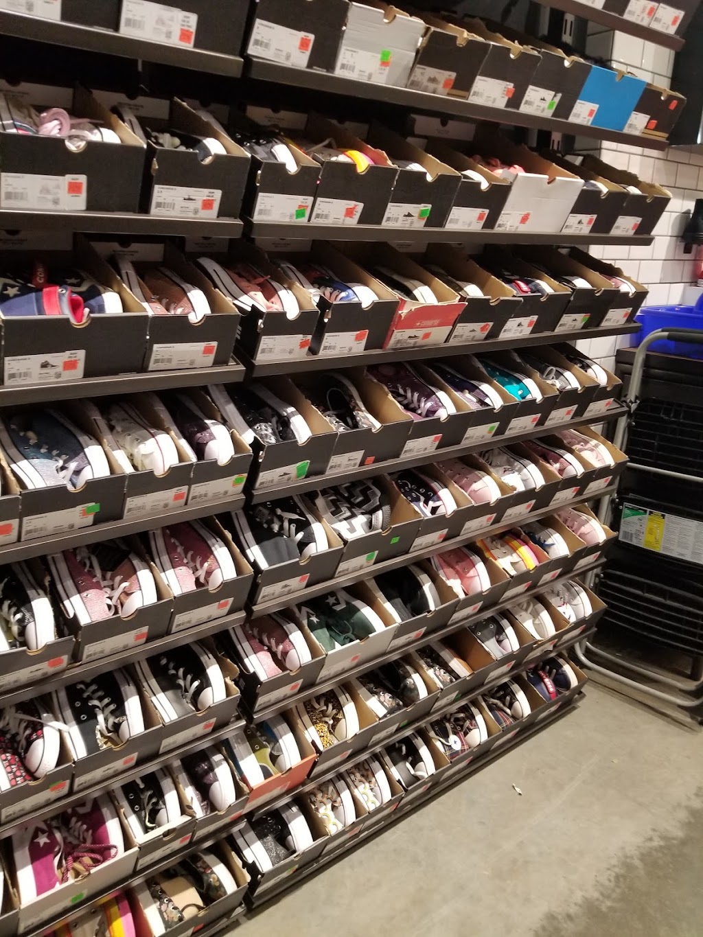 Converse Factory Store | 18 Lightcap Rd Suite 989, Pottstown, PA 19464, USA | Phone: (610) 326-8000