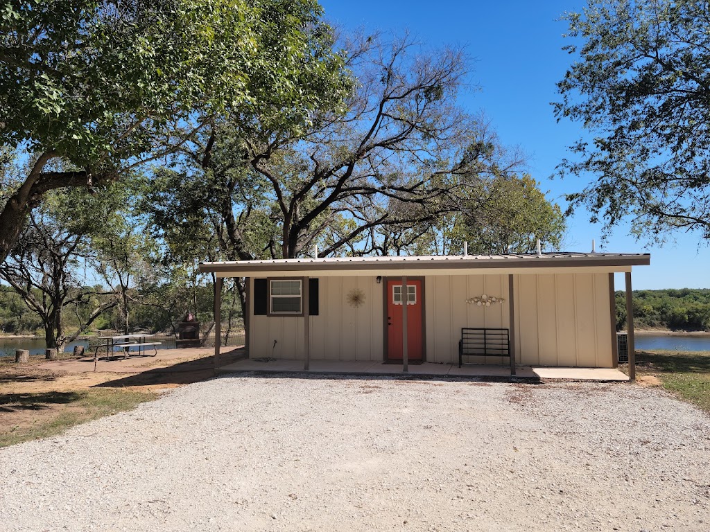 Destination Red River Cabins and RV | 4336 Carpenters Bluff Rd, Denison, TX 75021, USA | Phone: (469) 534-4555