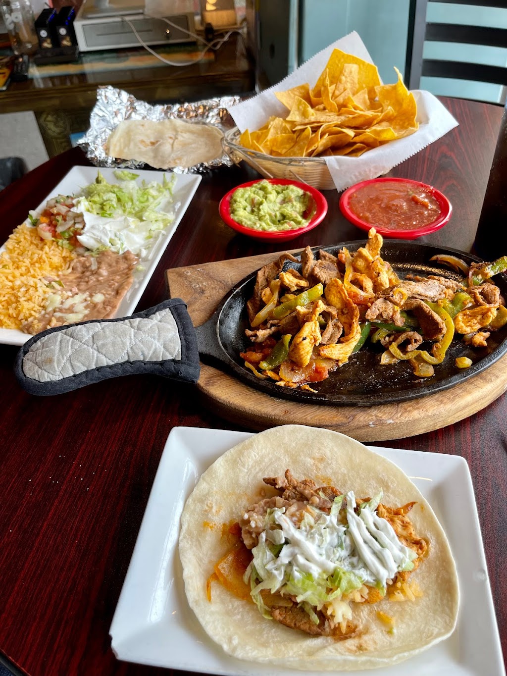Mr Panchos Mexican Restaurant and Grill | 119 East Gate Plaza, East Alton, IL 62024, USA | Phone: (618) 216-3444