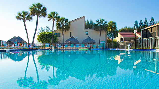 Casa Del Mar Beach Resort on Longboat Key | 4621 Gulf of Mexico Dr, Longboat Key, FL 34228, USA | Phone: (941) 383-5549