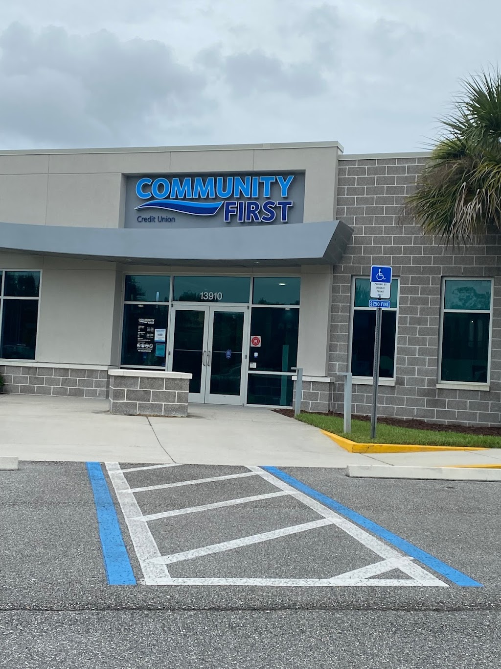 Community First Credit Union | 13910 Village Lake Cir, Jacksonville, FL 32258, USA | Phone: (904) 354-8537