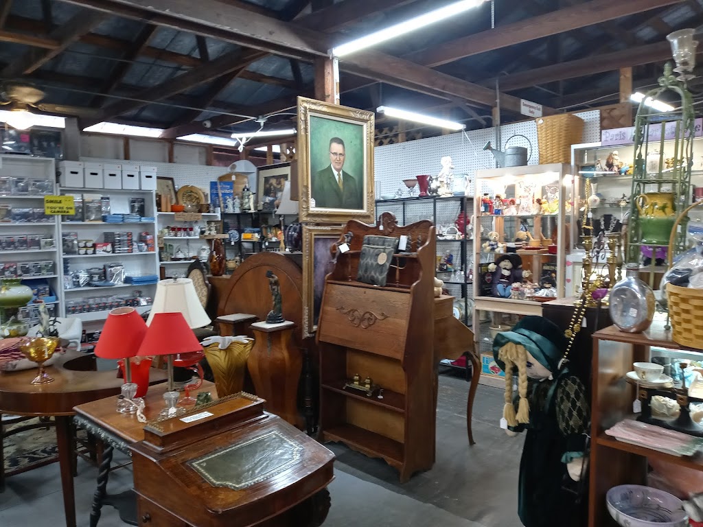 Feed Store Antique Mall | 4407 U.S. 301 North, Ellenton, FL 34222, USA | Phone: (941) 729-1379