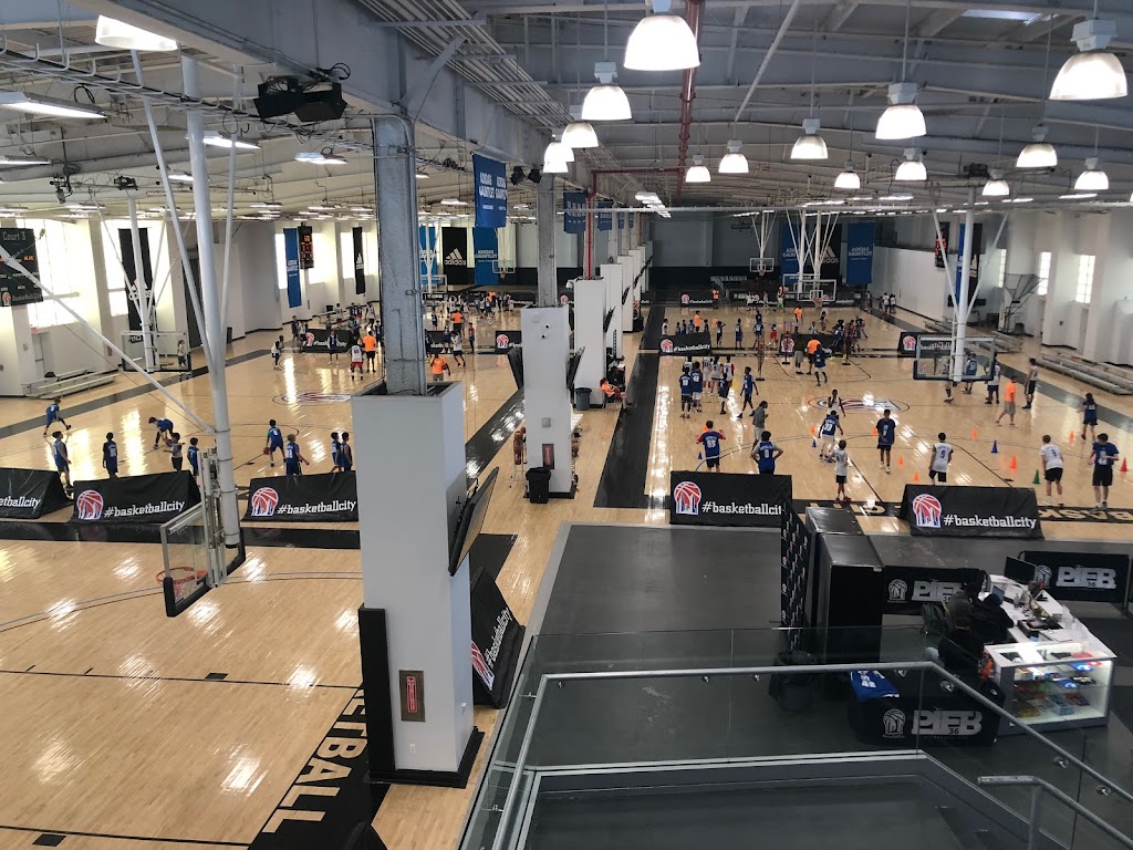Basketball City | 299 South Street Pier 36, Pier 36 NYC, 299 South St, New York, NY 10002, USA | Phone: (212) 233-5050