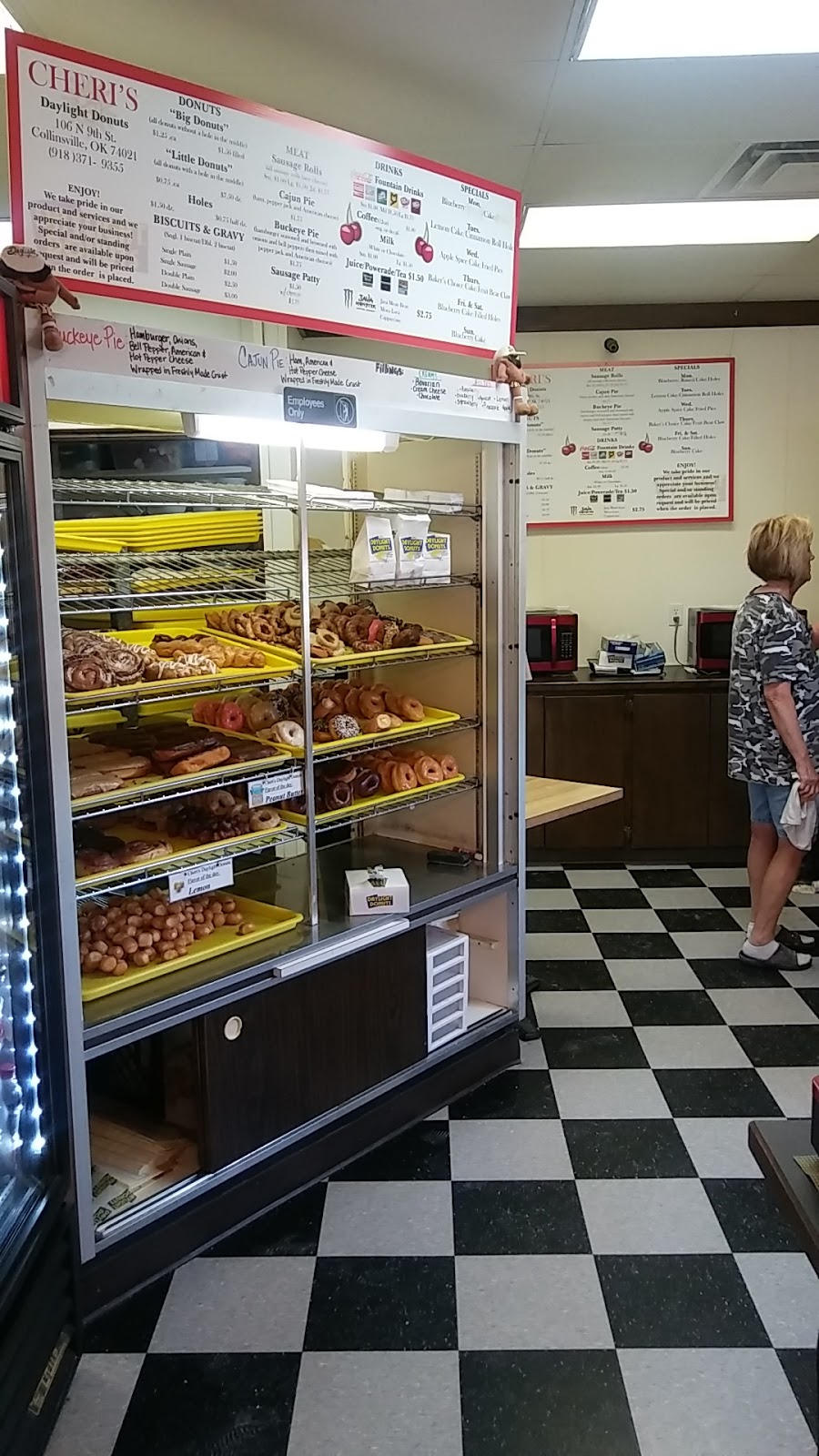 Daylight Donuts | 106 N 9th St, Collinsville, OK 74021, USA | Phone: (918) 371-9355