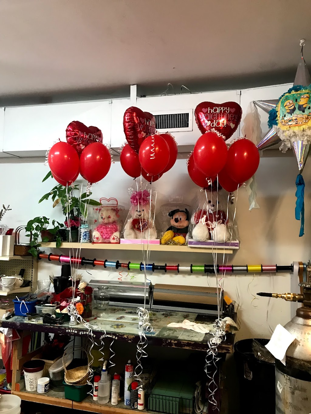 Las Palmas Flowers & Party Supplies | 1256 N Edgemont St Suite 1, Los Angeles, CA 90029, USA | Phone: (323) 667-1327