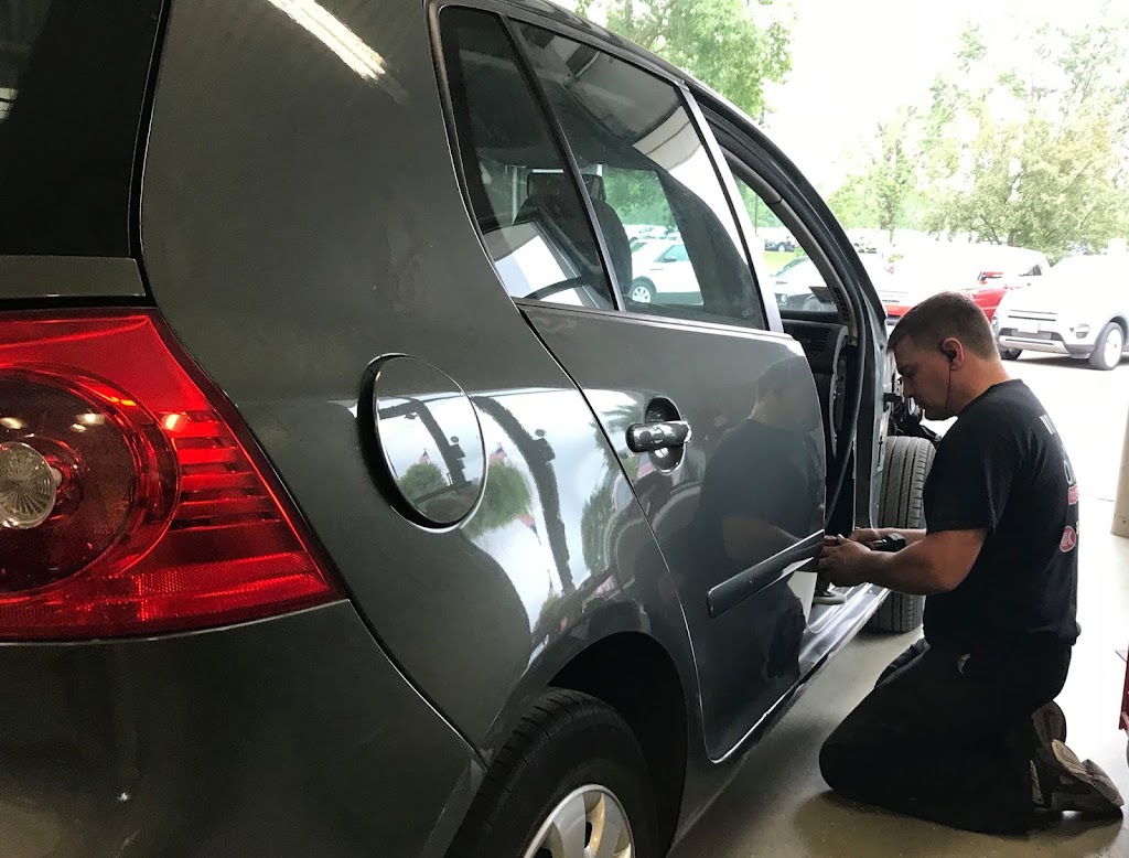 Luther Collision & Glass Plymouth | 9825 56th Ave N, Plymouth, MN 55442, USA | Phone: (612) 284-3673