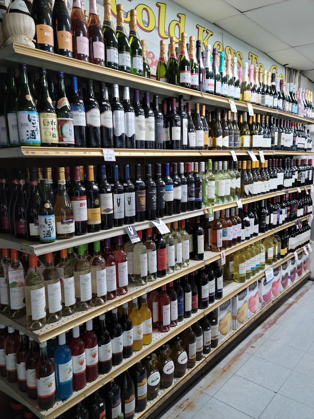 Holiday Liquor & Wine | 1717 E Vista Way #104, Vista, CA 92084, USA | Phone: (760) 758-2001