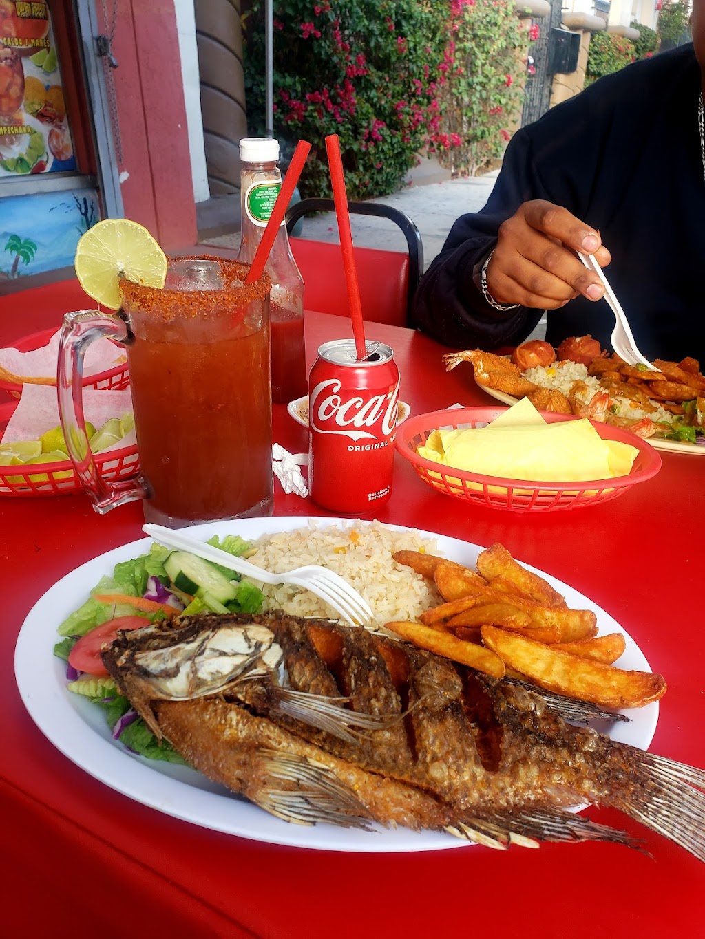 Jesses Camarones Restaurant | 1479 W Adams Blvd, Los Angeles, CA 90007, USA | Phone: (323) 735-6399