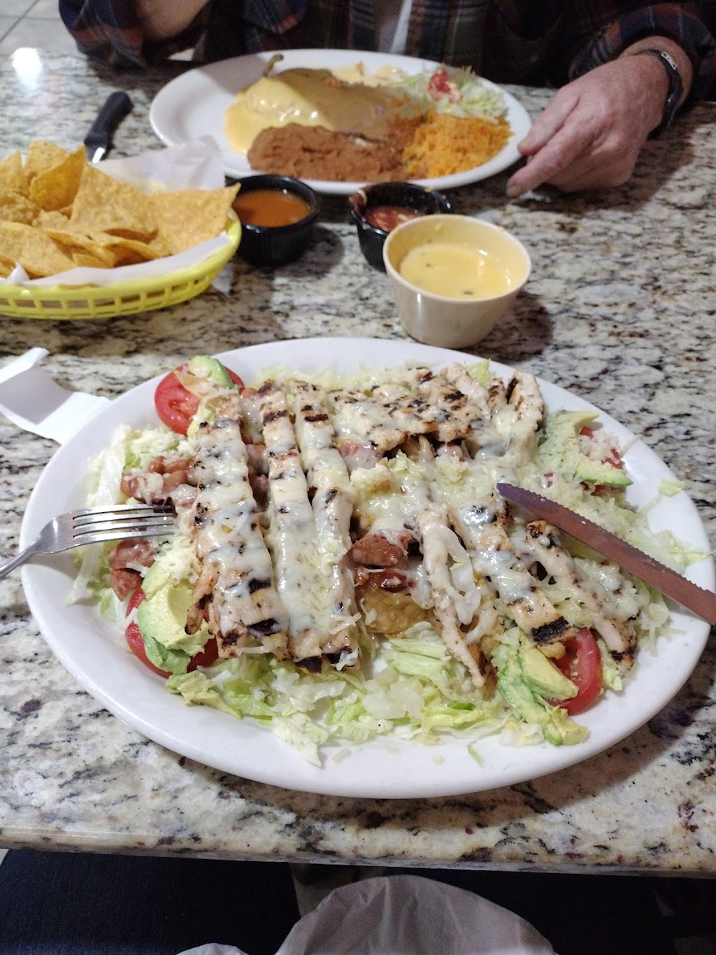 Taqueria Mexicano Grille Estilo Jalisco | 1840 N Main St, Cleburne, TX 76033 | Phone: (817) 774-2454