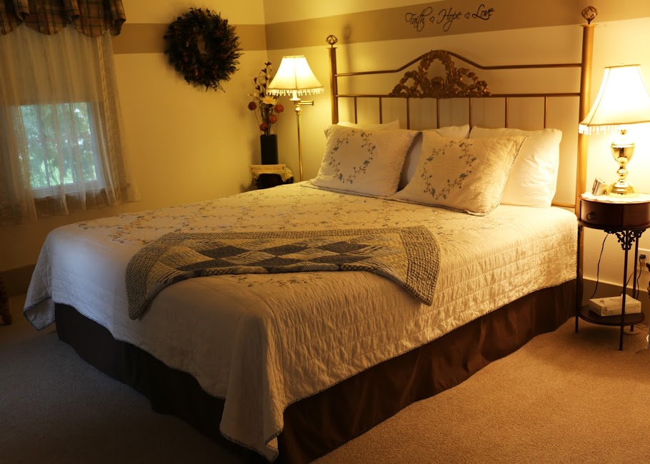 Meadows Inn Bed & Breakfast | 12013 US-20, Middlebury, IN 46540, USA | Phone: (574) 825-3913