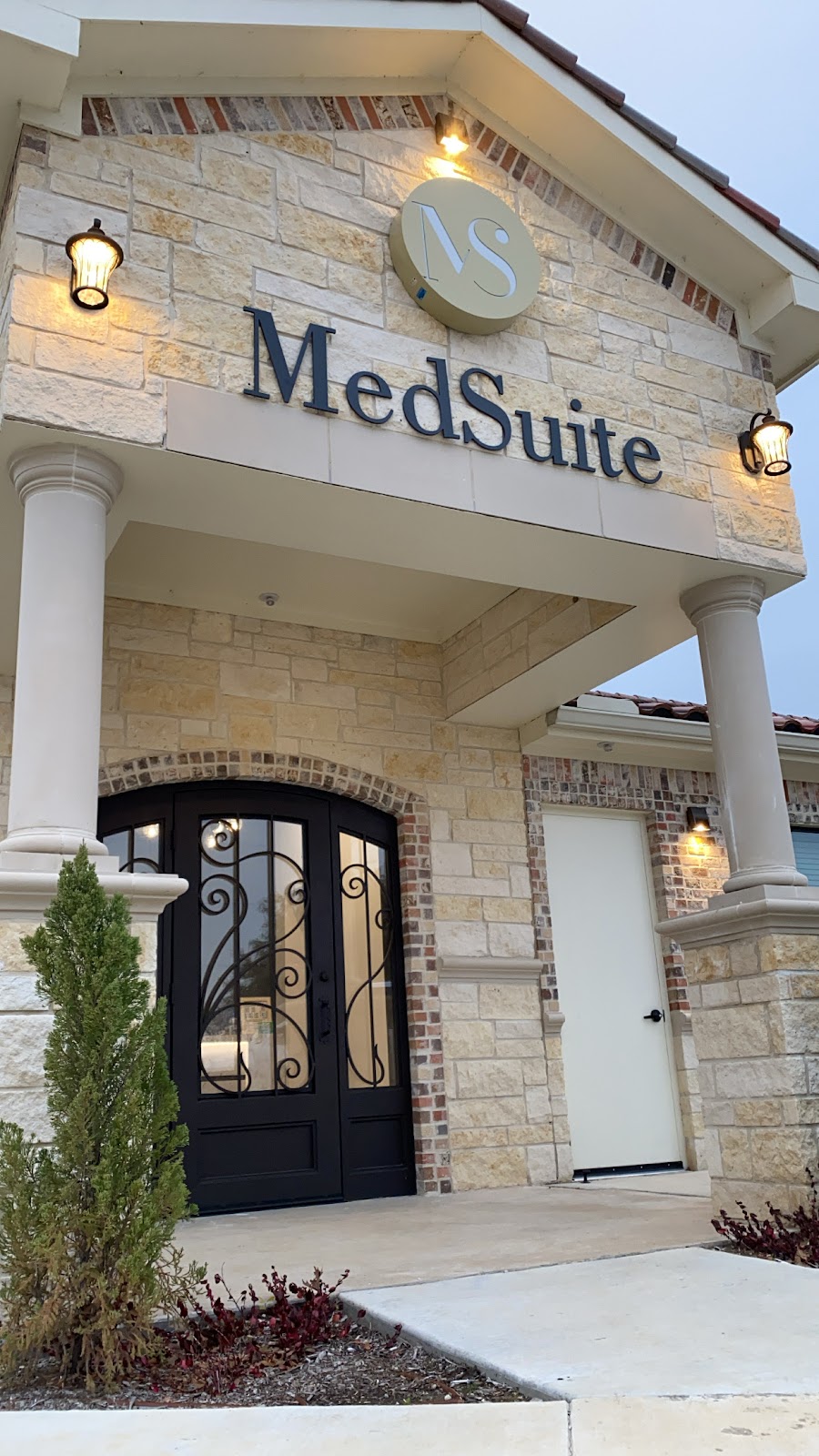 MedSuite at Castle Hills - Dr. Anam Tharoo | 1790 King Arthur Blvd STE 140, Carrollton, TX 75010 | Phone: (972) 474-3400