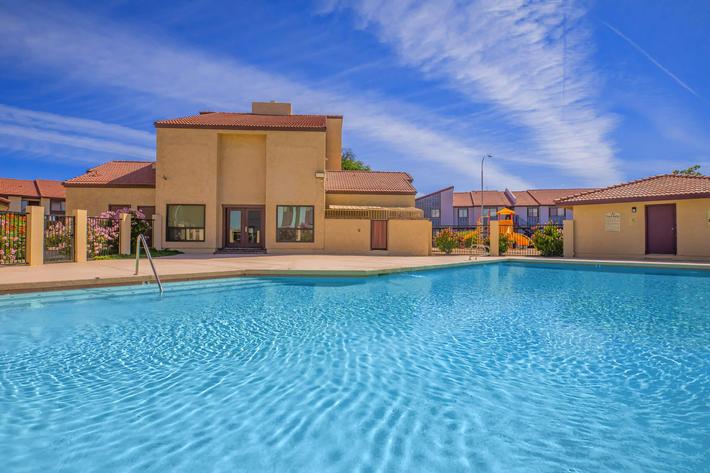 Lynnwood Apartment Homes | 5535 W McDowell Rd, Phoenix, AZ 85035, USA | Phone: (623) 257-8484