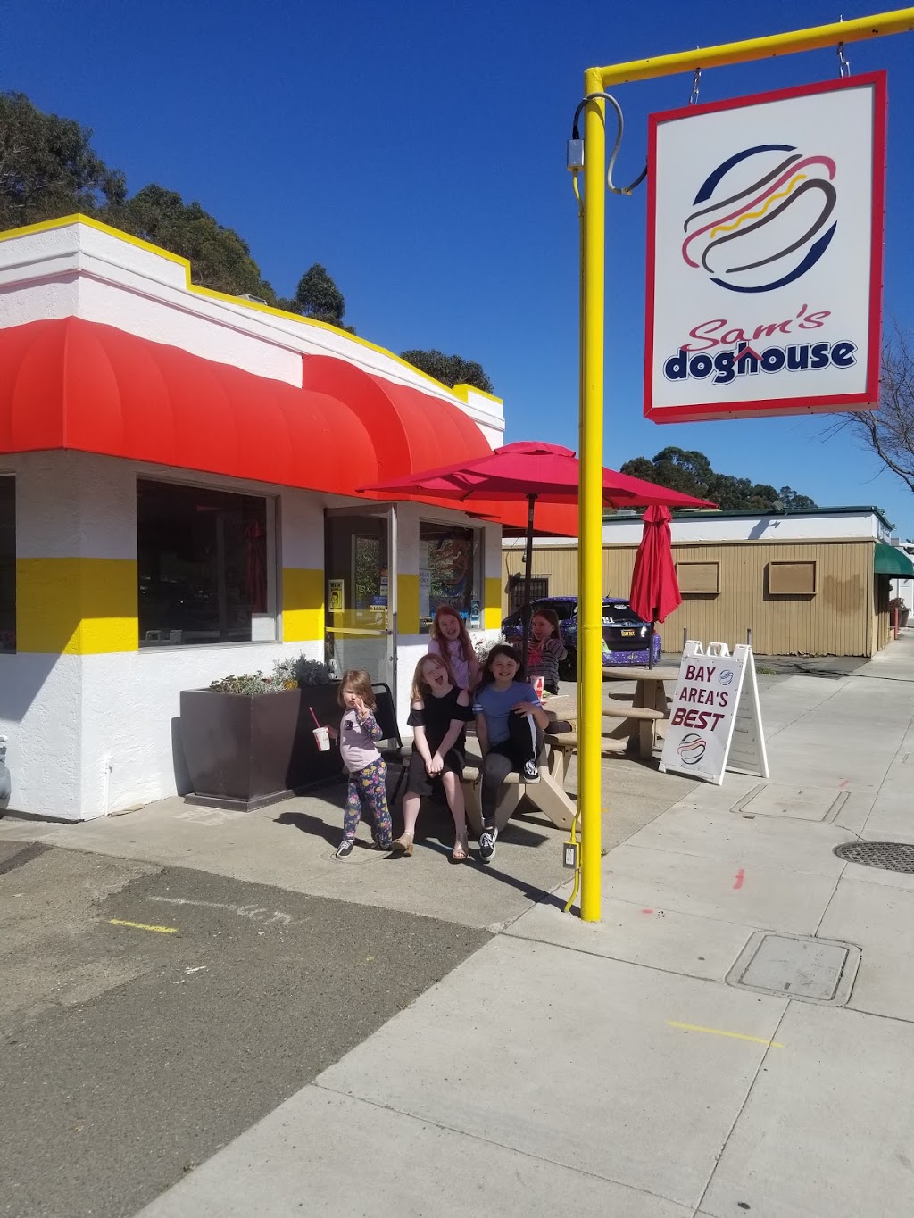 Sams Dog House | 3857 San Pablo Dam Rd, El Sobrante, CA 94803 | Phone: (510) 223-8870