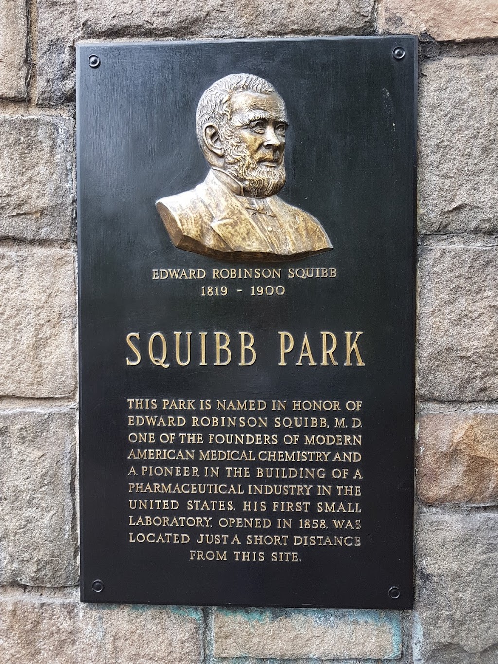 Squibb Park | Middagh St, Brooklyn, NY 11201, USA | Phone: (212) 639-9675