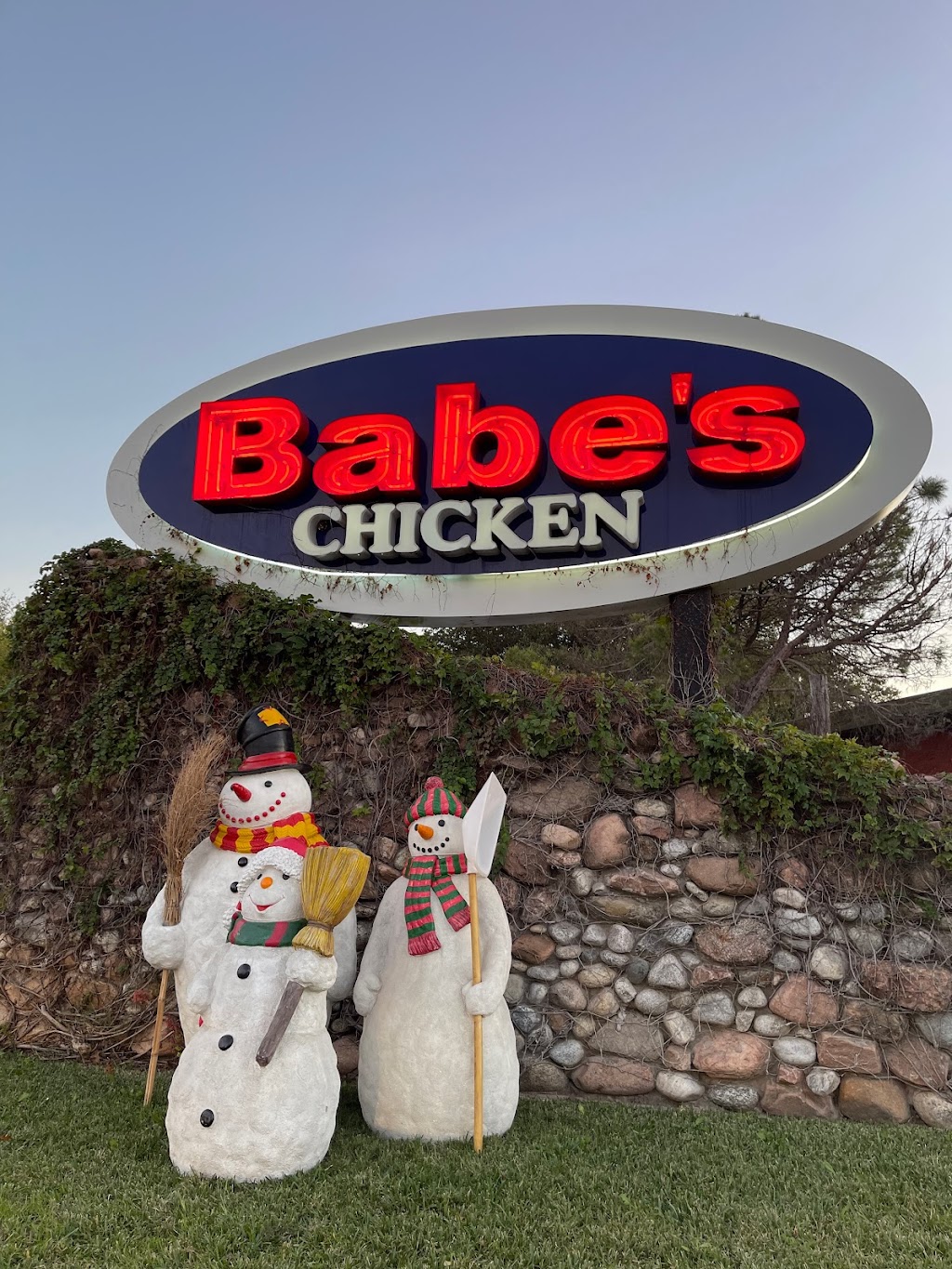 Babes Chicken Dinner House | 200 S Main St, Cedar Hill, TX 75104, USA | Phone: (469) 272-4500