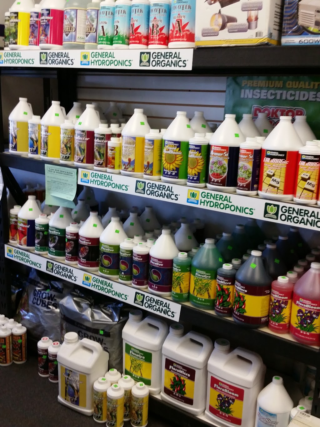 Indoor Garden Superstore | 2570 Dixie Hwy, Waterford Twp, MI 48328, USA | Phone: (248) 673-2200