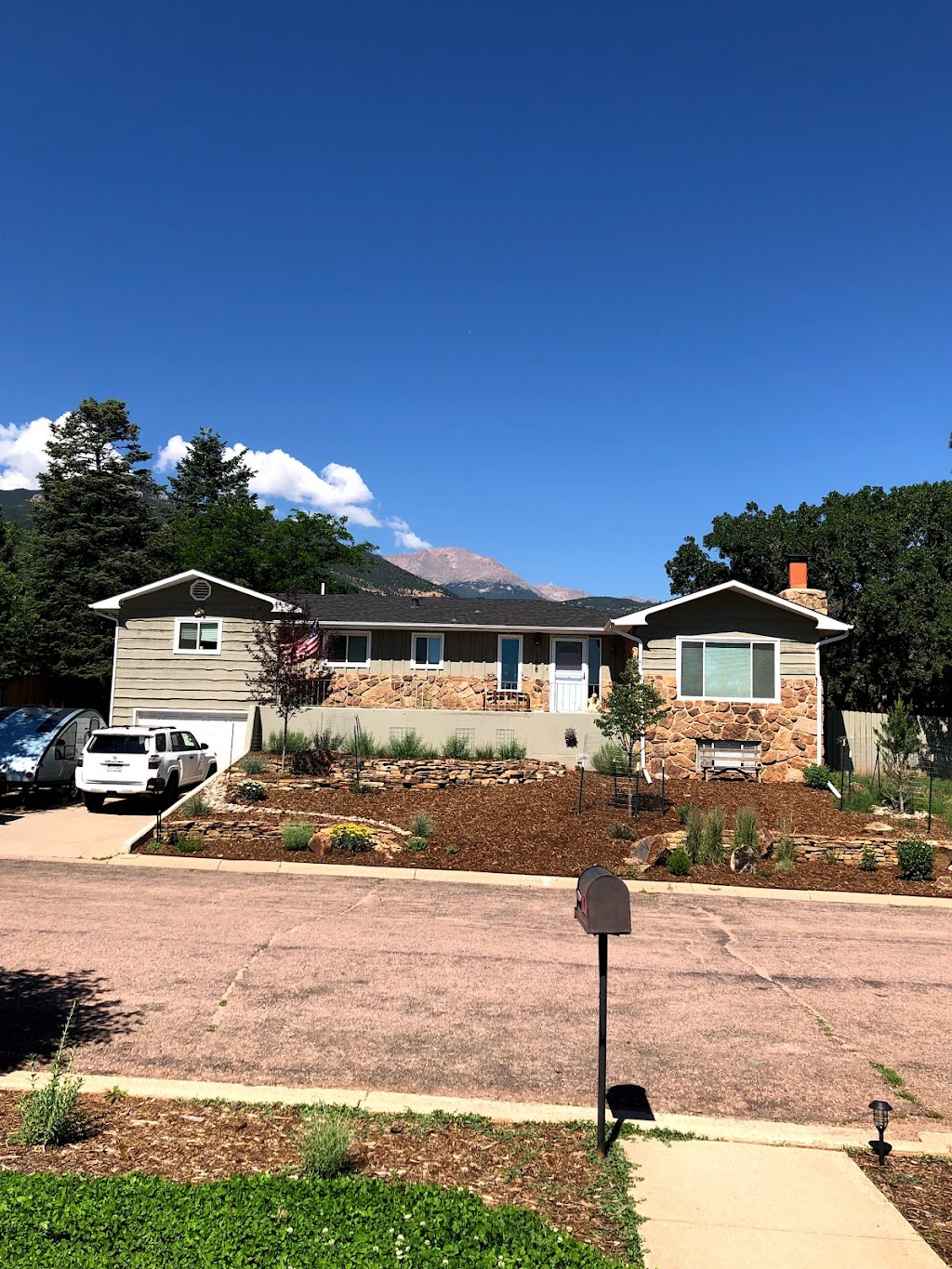 Bill Bauers Park | 27 Mountain View Rd, Manitou Springs, CO 80829 | Phone: (719) 685-2558