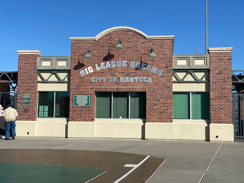 Big League Dreams Manteca | 1077 Milo Candini Dr, Manteca, CA 95337, USA | Phone: (209) 824-2400