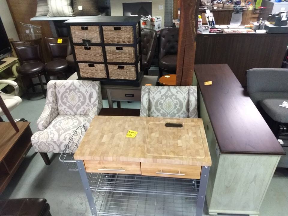 Henrys Liquidation Barn - furniture store  | Photo 4 of 10 | Address: 1775 Cedar Hill Rd, Lancaster, OH 43130, USA | Phone: (740) 883-0051