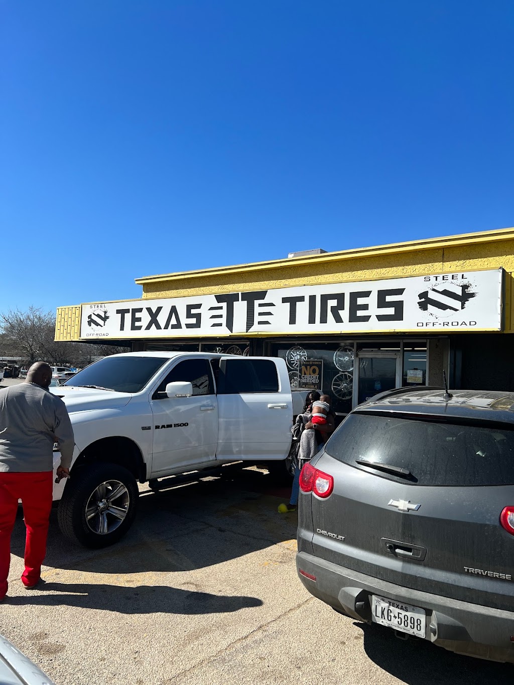 Texas Tires Seminary | 1051 E Seminary Dr, Fort Worth, TX 76115, USA | Phone: (817) 924-7400