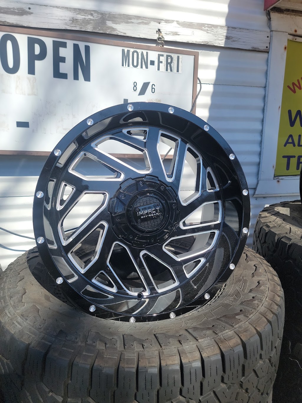 Wheels and tires los socios | 5751 Rendon Bloodworth Rd, Fort Worth, TX 76140, USA | Phone: (817) 999-4335