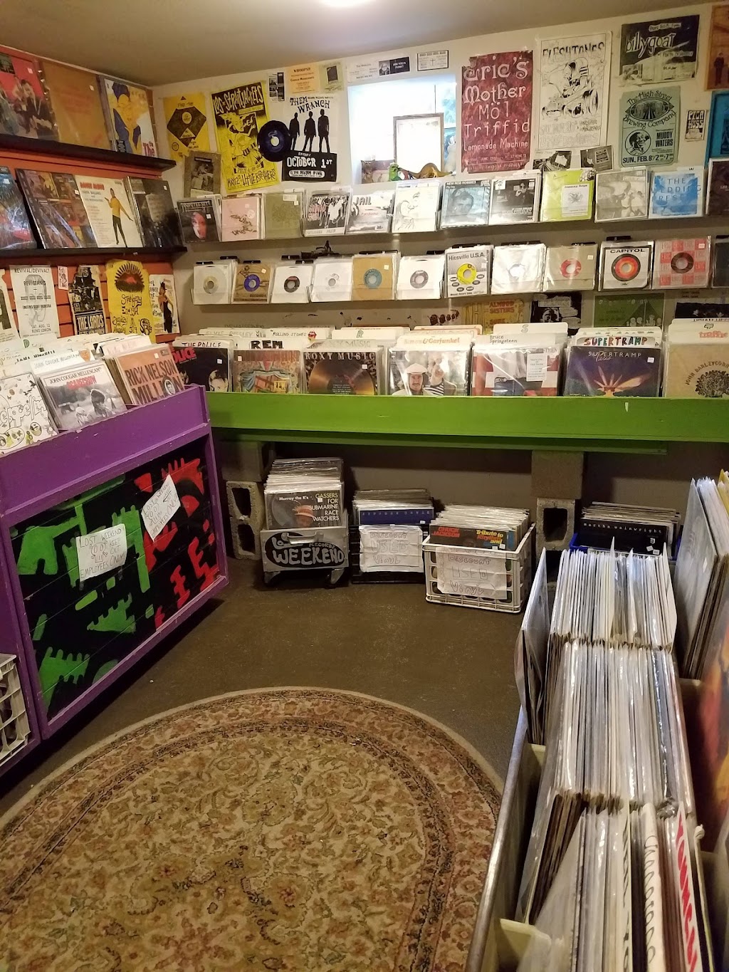 Lost Weekend Records | 2960 N High St, Columbus, OH 43202, USA | Phone: (614) 268-8423