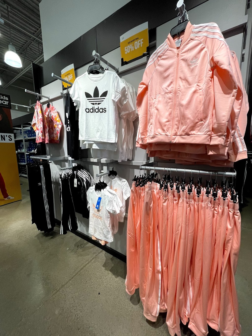 adidas Outlet Store Albertville | 6415 Labeaux Ave NE Suite B75, Albertville, MN 55301, USA | Phone: (763) 497-0922