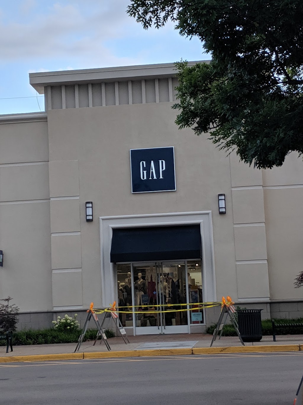 Gap - with Curbside Pickup | 4160 Summit Plaza Dr A1, Louisville, KY 40241, USA | Phone: (502) 412-0235